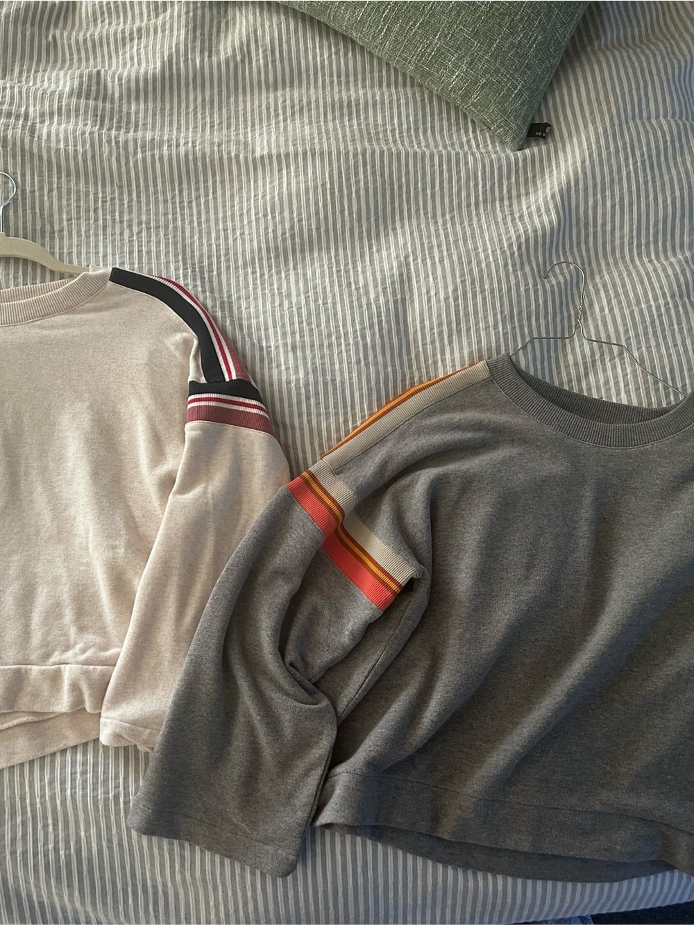 Women's Crewneck Stripe-Sleeve Sweater - Gray & Cream